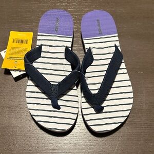 NWT Everest woman’s flip flops, size 9